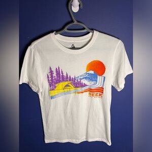 Seek.  Men’s Size Small.  Graphic Tee.